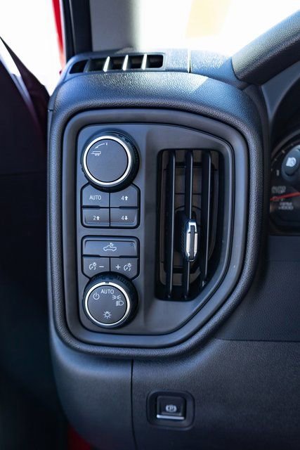 Used 2023 Chevrolet Silverado 1500 Custom Trail Boss w/ LPO, Dark Essentials Package image 9