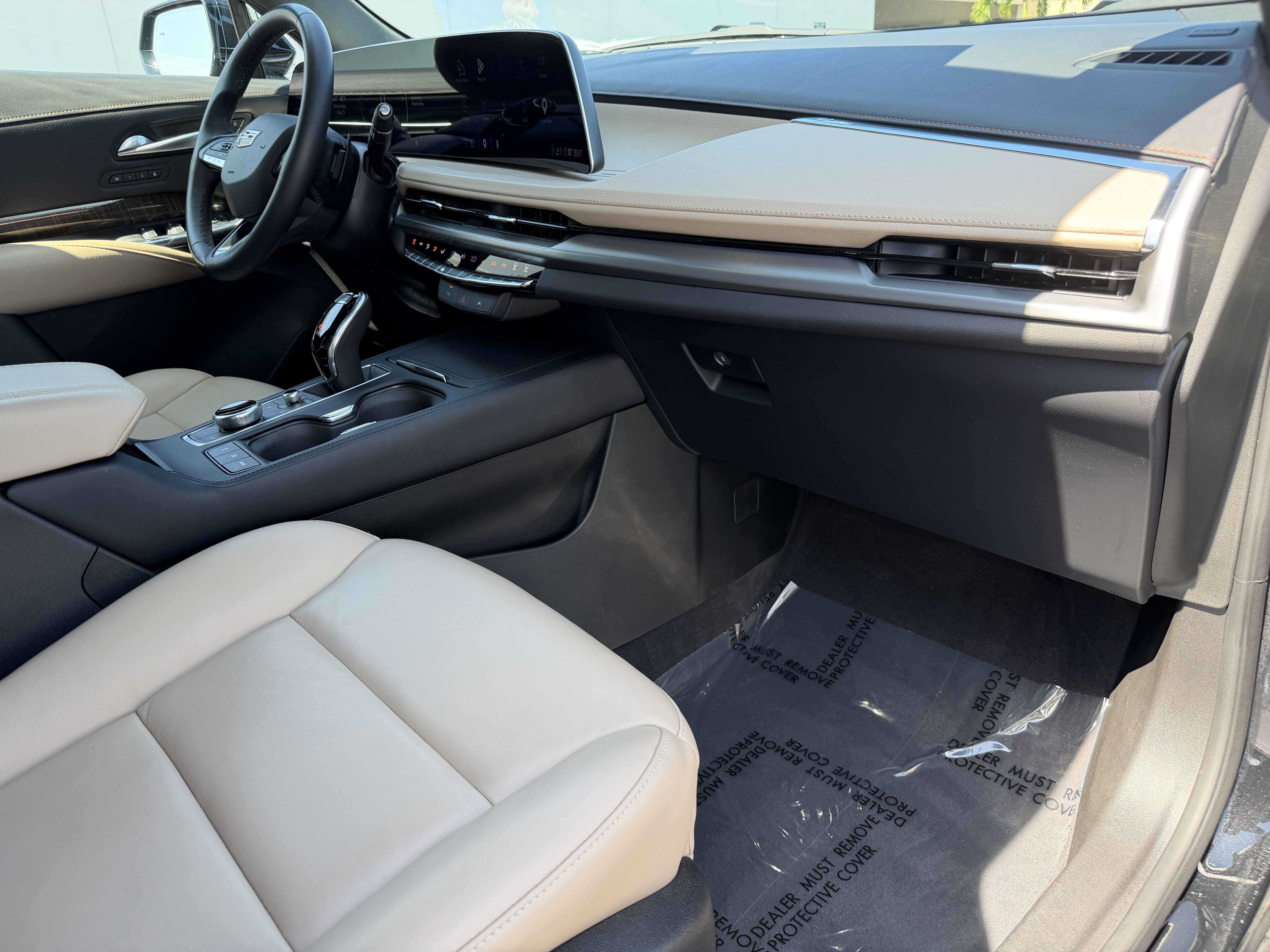 Certified 2025 Cadillac XT4 Premium Luxury FWD image 12