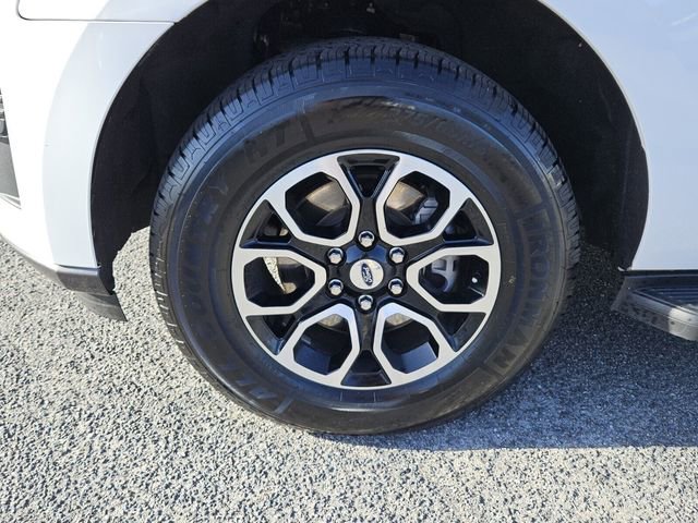 Used 2024 Ford Expedition XLT image 9