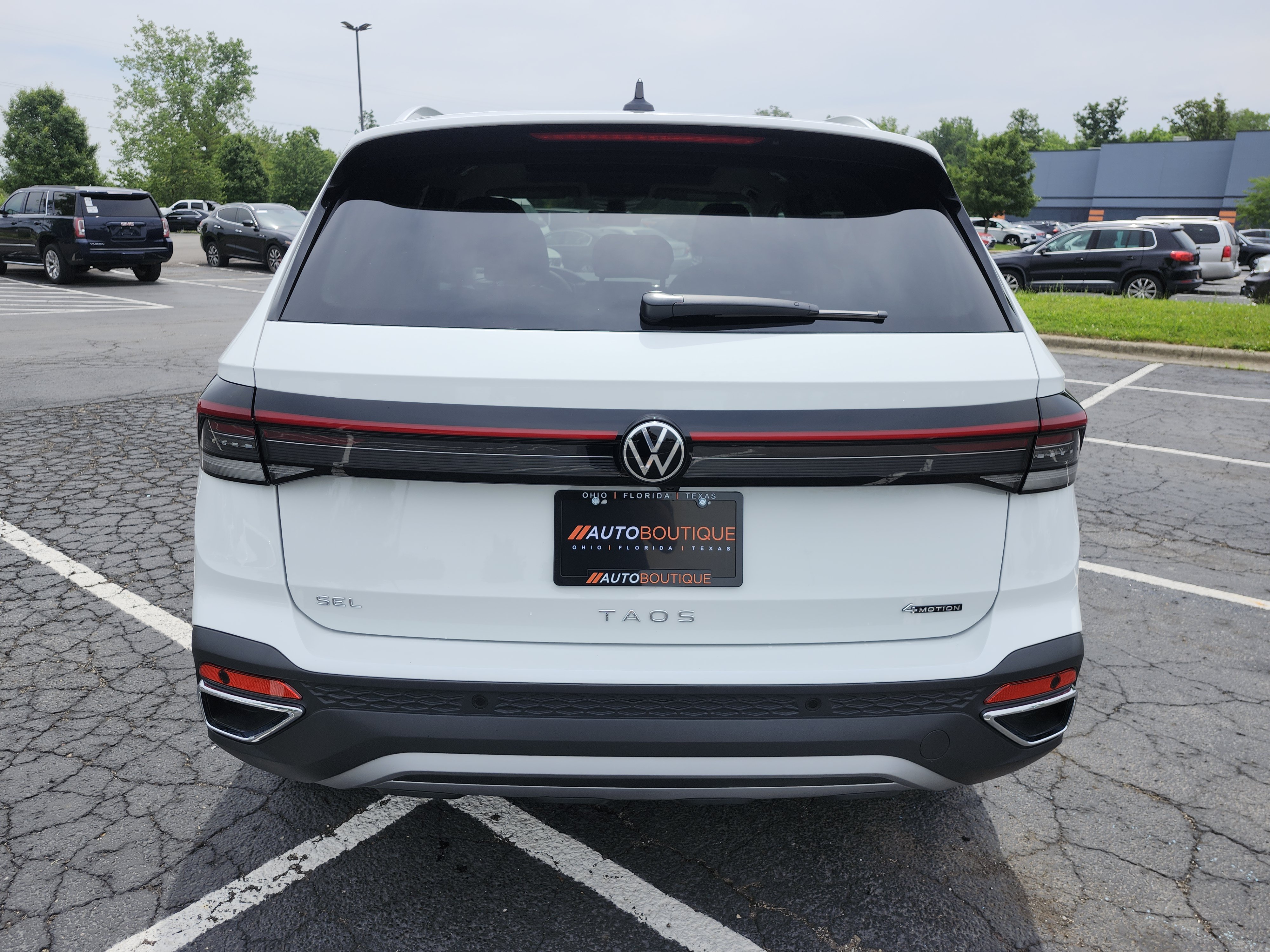 Used 2026 Volkswagen Taos SEL AWD/4WD image 19