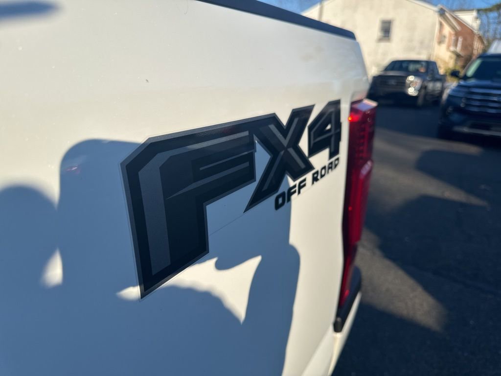 Certified 2022 Ford F350 Lariat w/ Black Appearance Package image 9