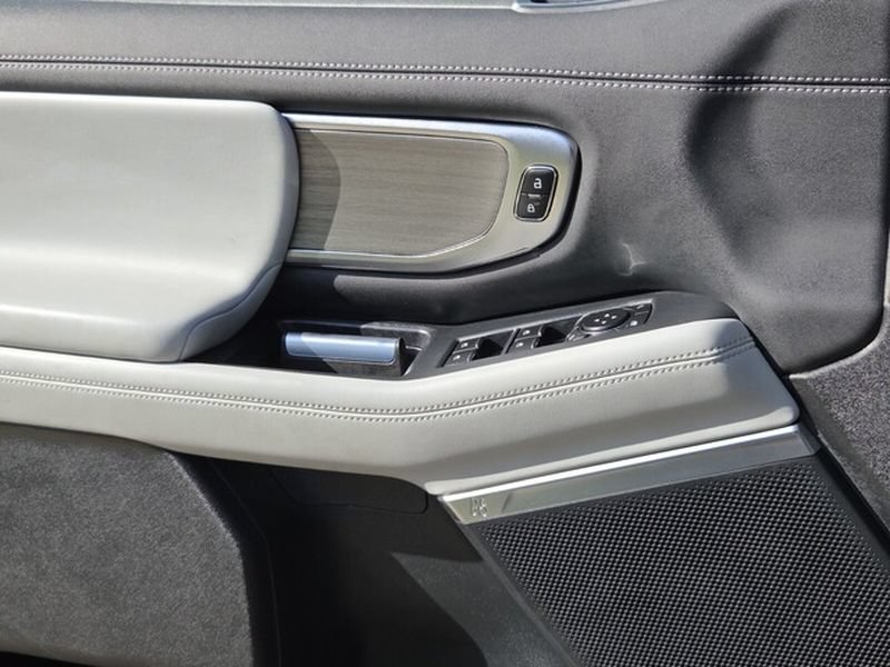 Used 2025 Ford Expedition Platinum AWD/4WD image 29