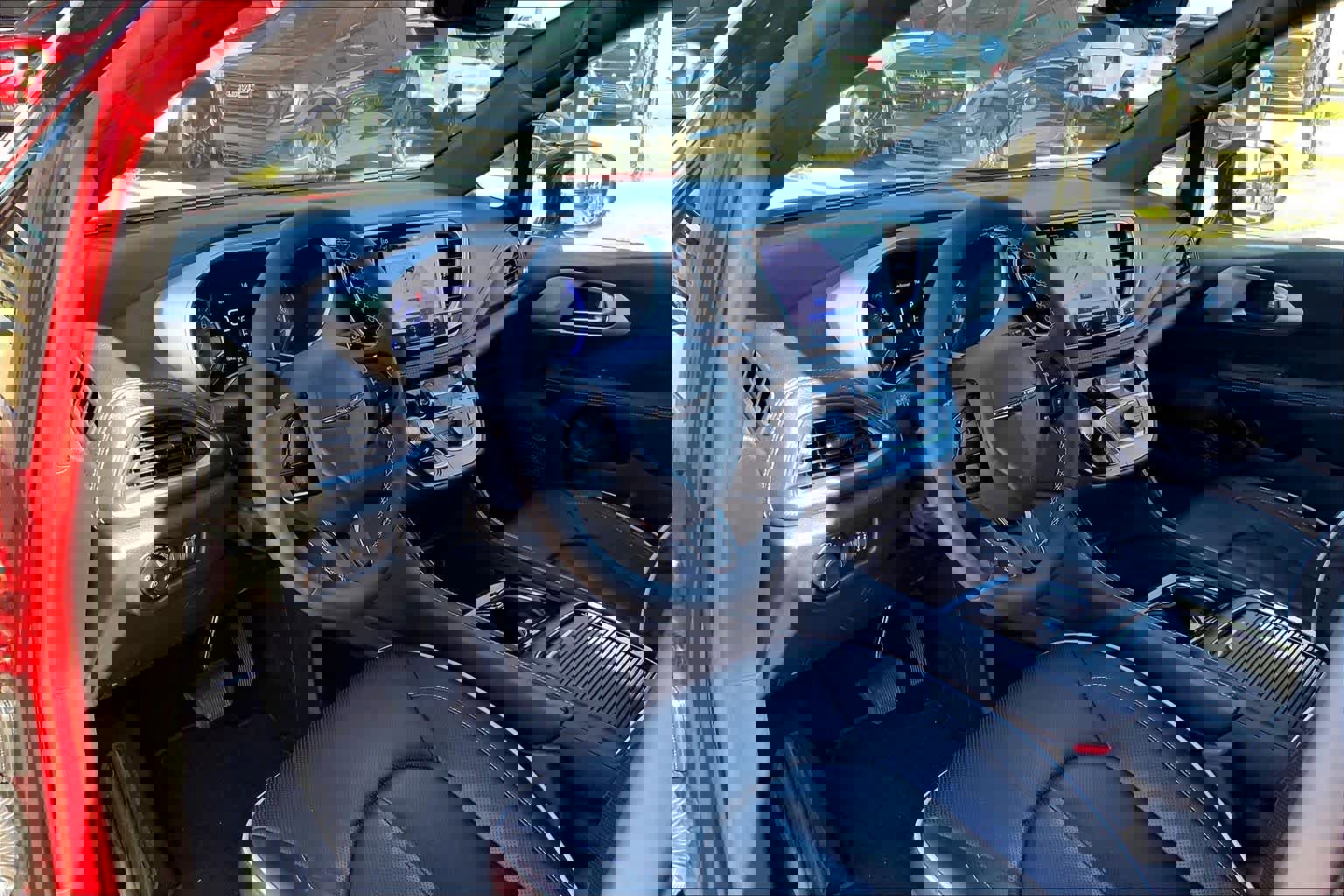 Used 2025 Chrysler Pacifica Limited image 15