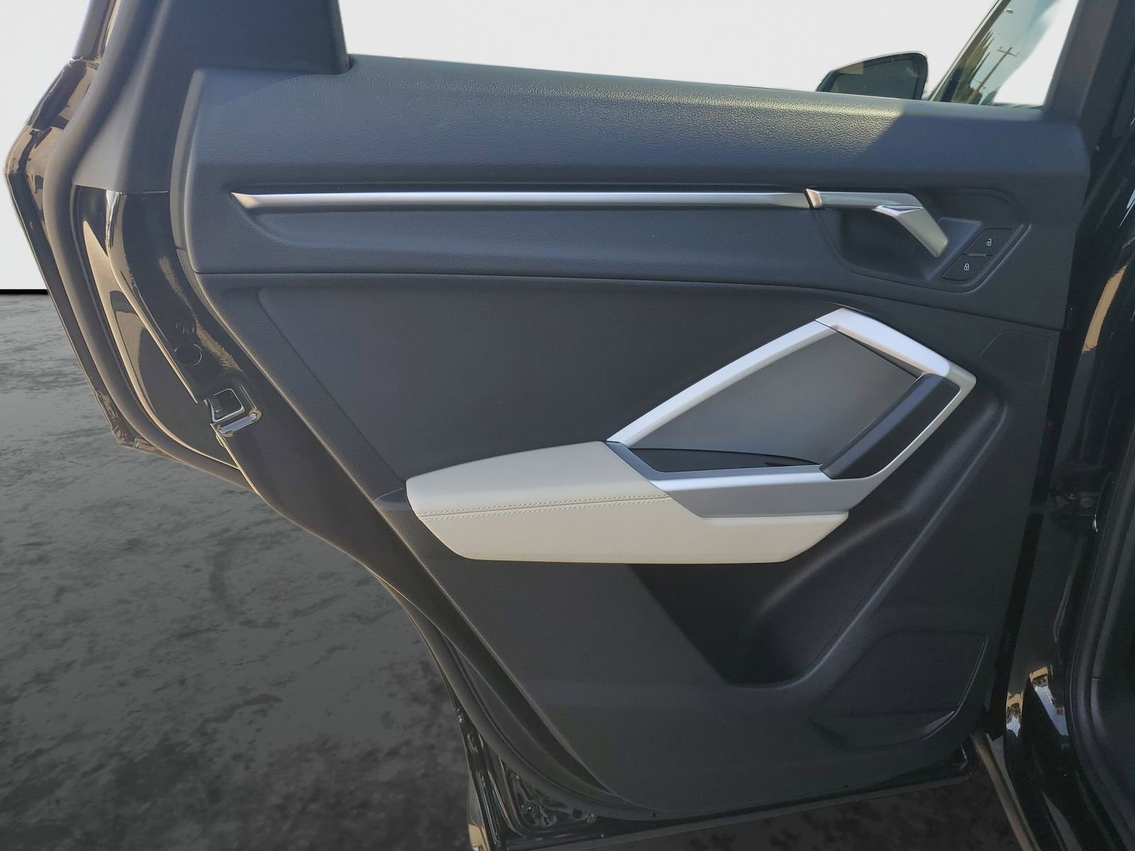 Used 2025 Audi Q3 2.0T Premium w/ Convenience Package image 17