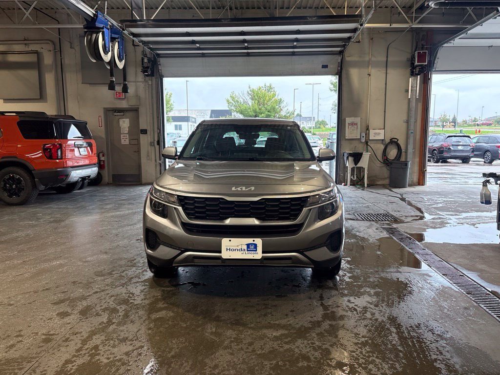 Used 2022 Kia Seltos LX AWD/4WD image 2