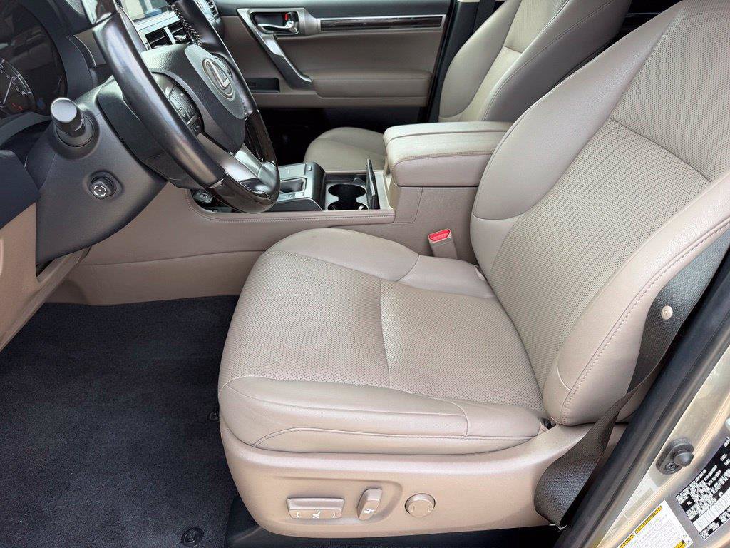 Used 2023 Lexus GX 460 Premium w/ Accessory Package AWD/4WD image 9