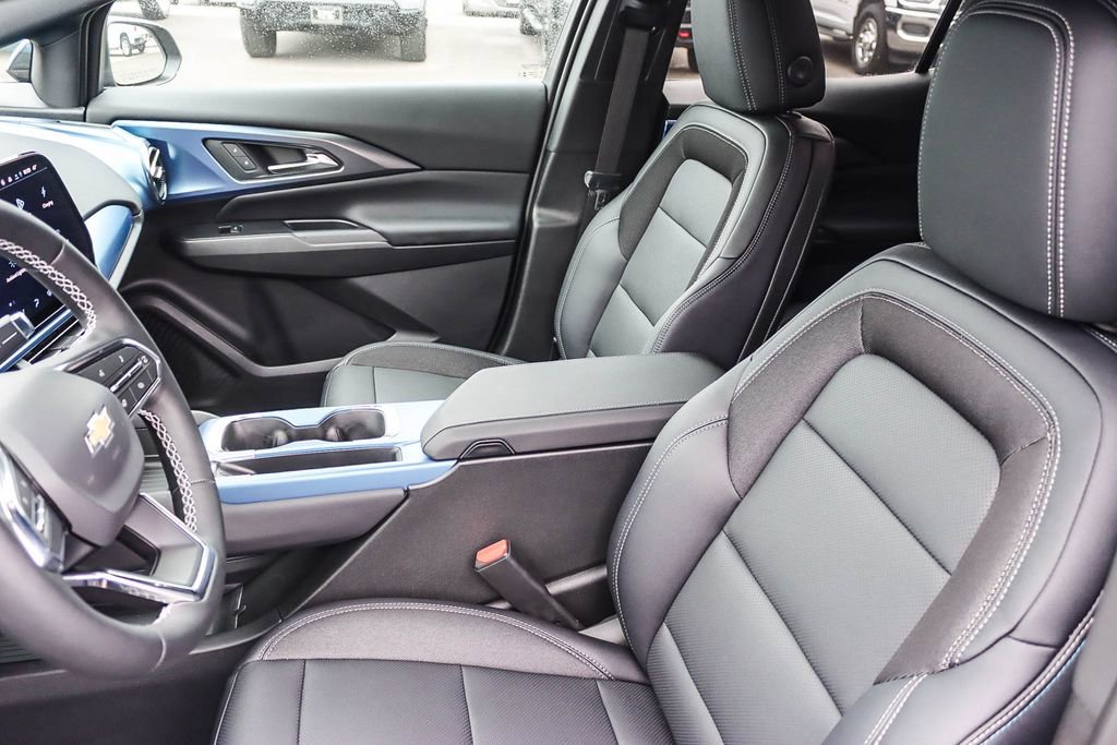 New 2026 Chevrolet Equinox EV LT image 16