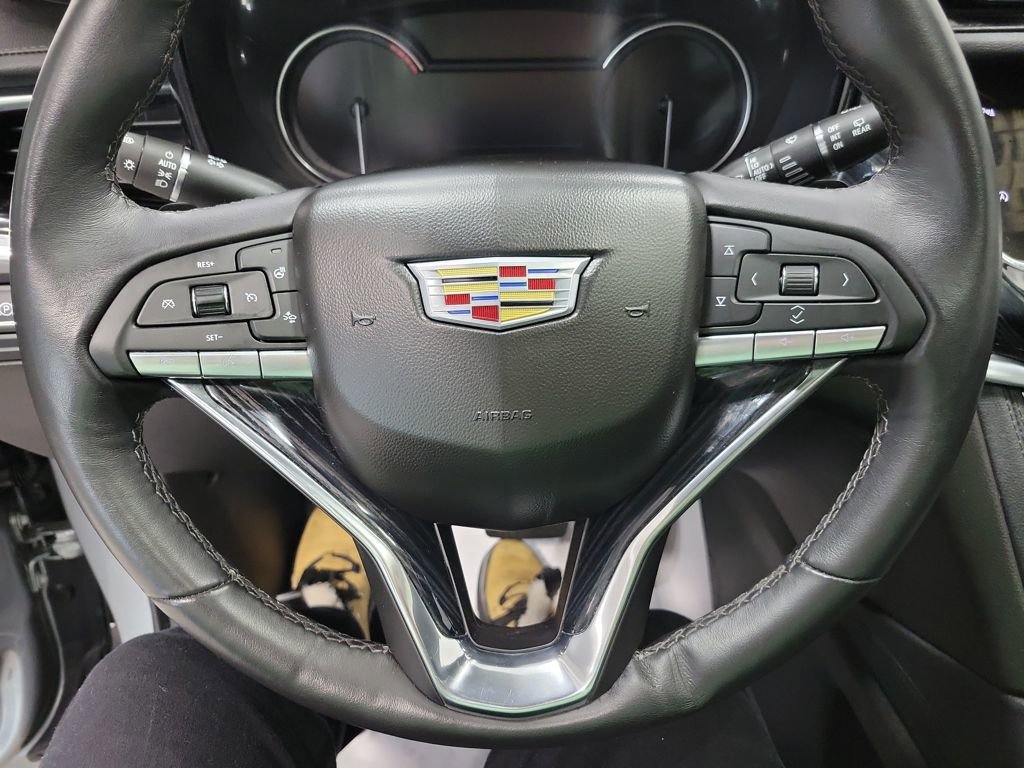 Used 2025 Cadillac XT6 Premium Luxury image 6