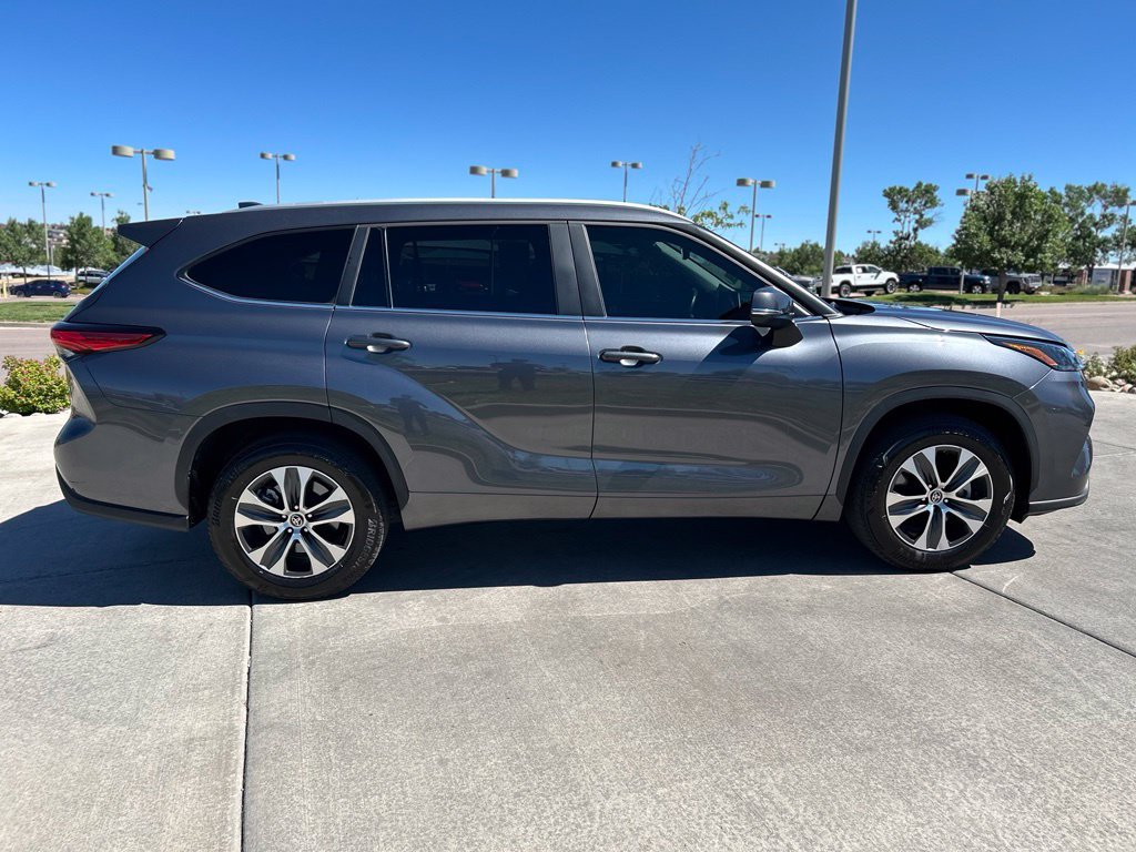Used 2023 Toyota Highlander XLE FWD image 11