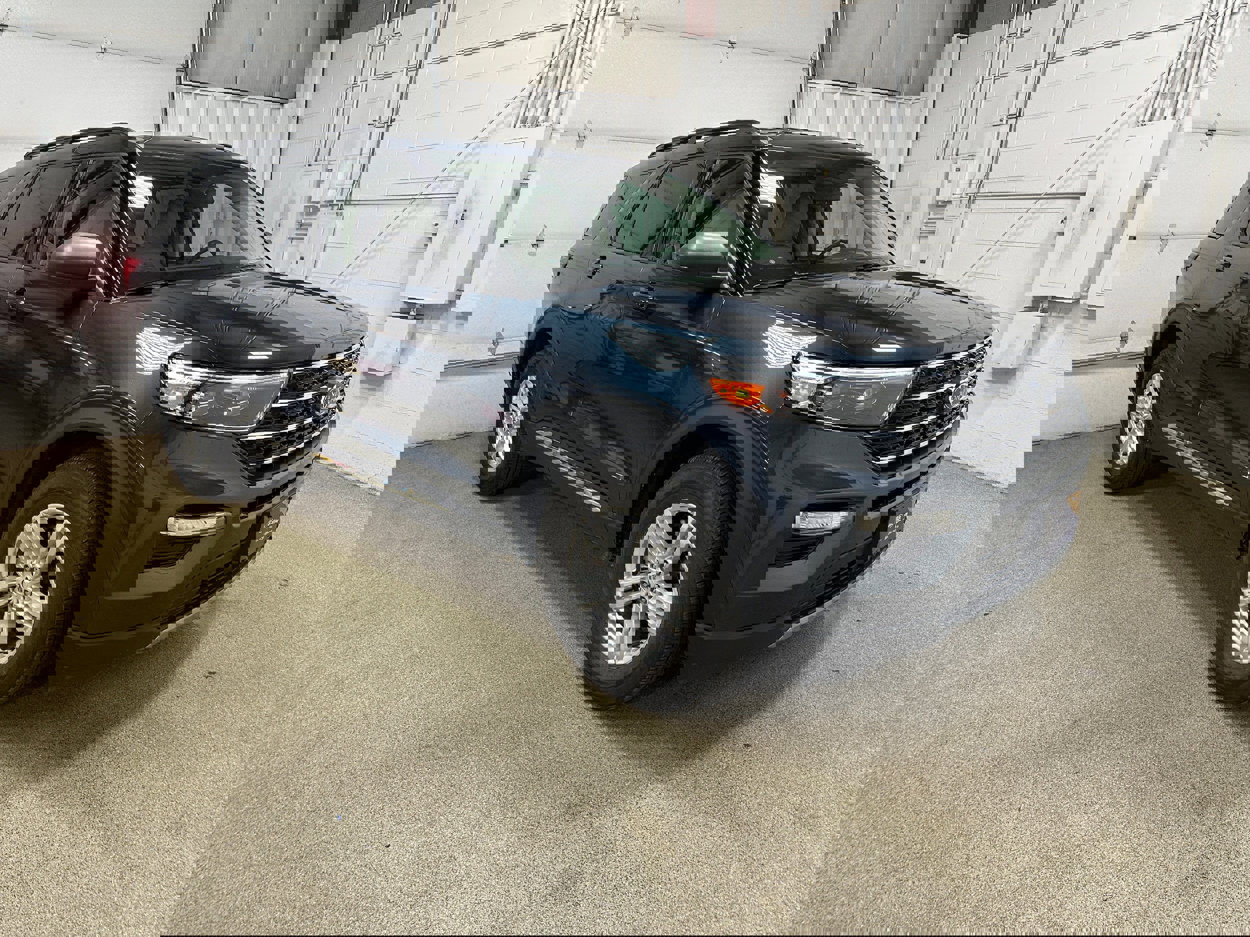 Certified 2023 Ford Explorer XLT w/ Equipment Group 202A image 3