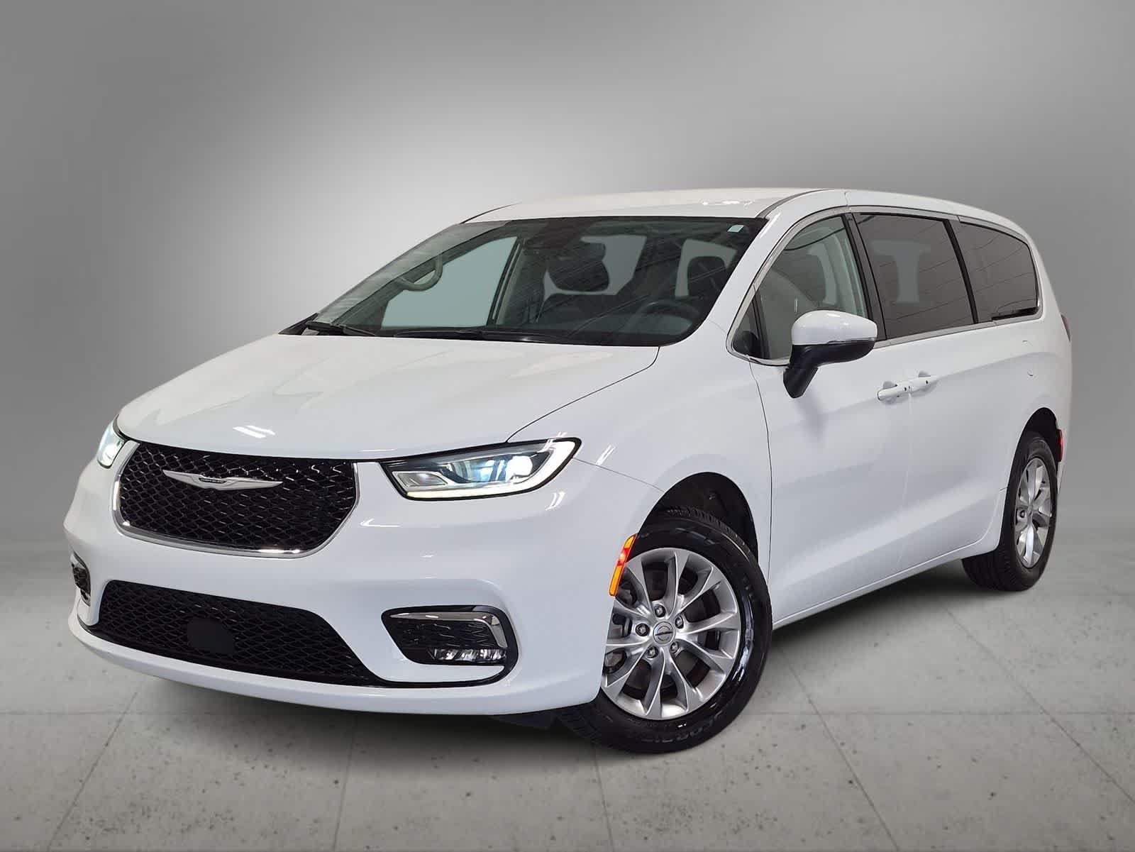 Certified 2023 Chrysler Pacifica Touring-L AWD/4WD image 1