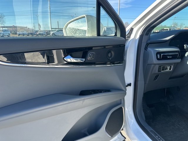 Used 2023 Lincoln Nautilus Reserve w/ Equipment Group 201A image 18