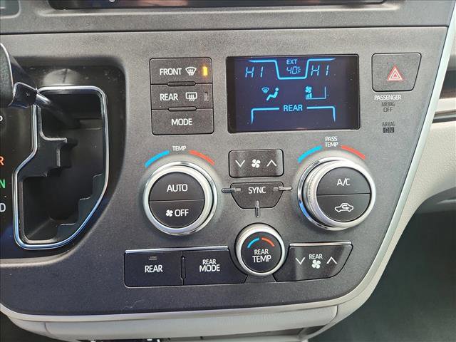 Used 2020 Toyota Sienna XLE w/ XLE Navigation Package FWD image 25