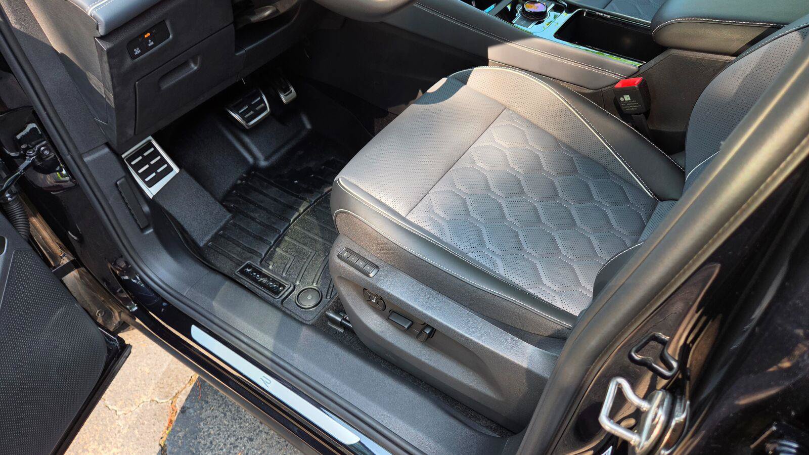 New 2026 Volkswagen Tiguan SEL R-Line AWD/4WD image 24