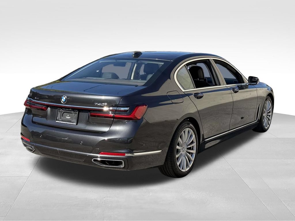 Used 2022 BMW 740i xDrive AWD/4WD image 9