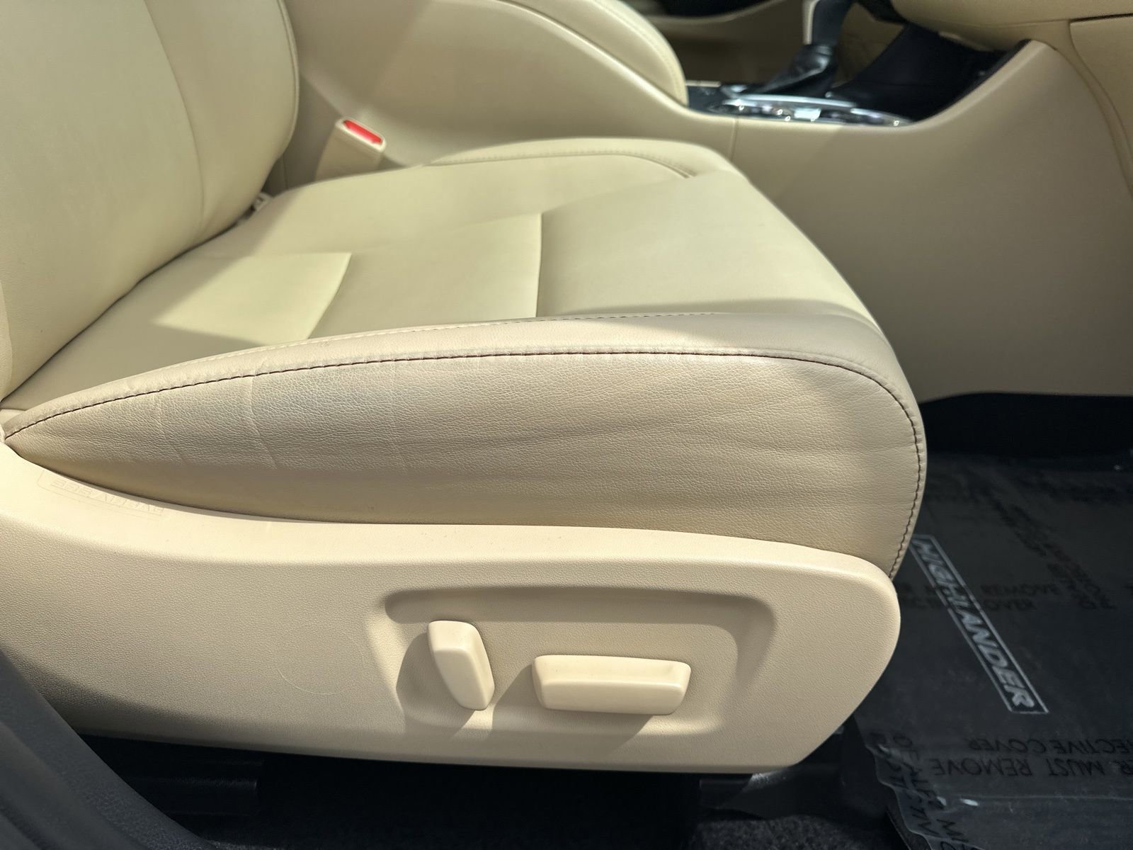 Used 2019 Toyota Highlander XLE AWD/4WD image 40