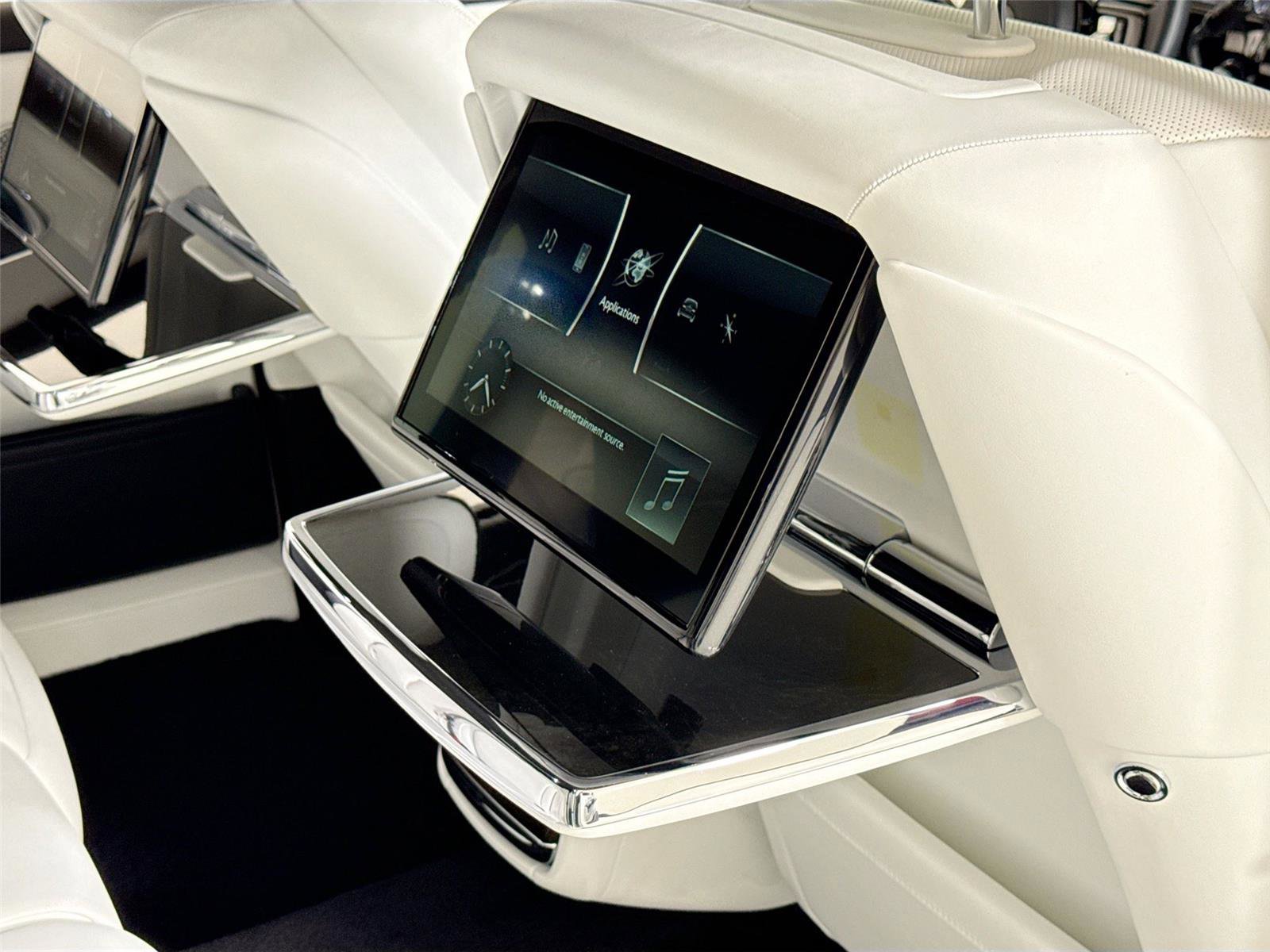 Used 2023 Rolls-Royce Phantom Sedan RWD image 37