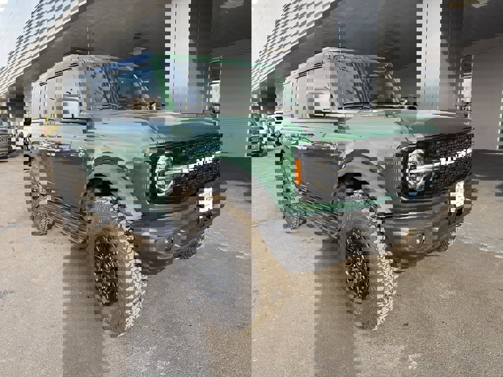 New 2025 Ford Bronco Outer Banks w/ Sasquatch Package AWD/4WD image 1