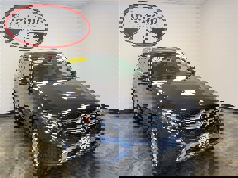 Used 2017 Mercedes-Benz GLC 300 4MATIC image 1