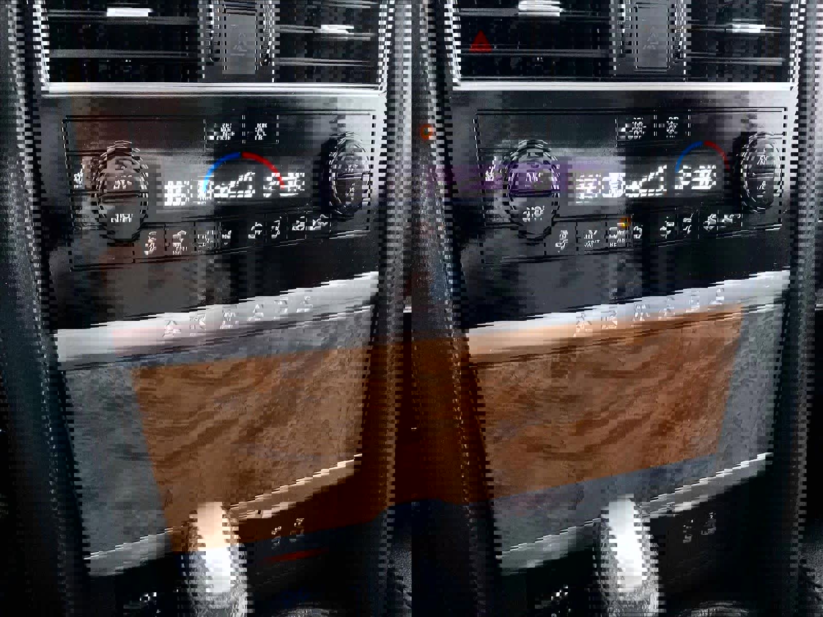 Used 2024 Nissan Armada SL image 26