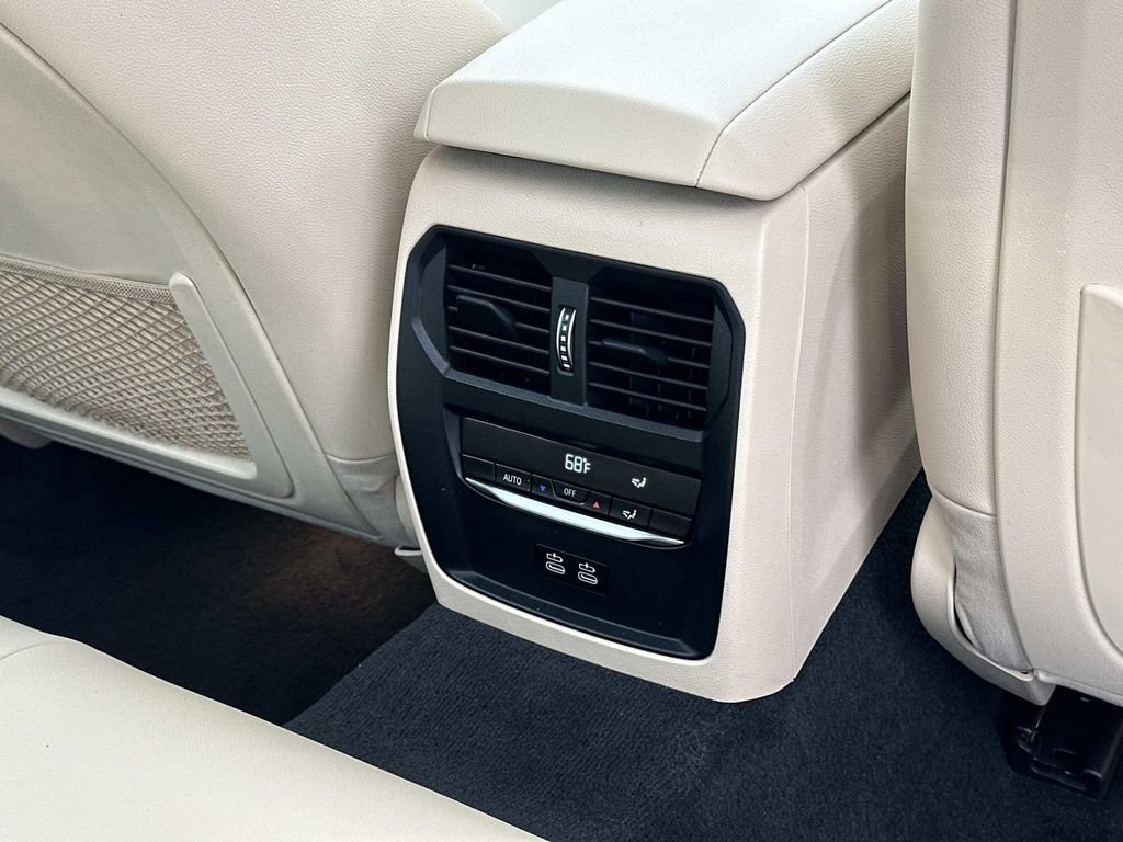 Used 2022 BMW 330i xDrive Sedan w/ Premium Package image 34