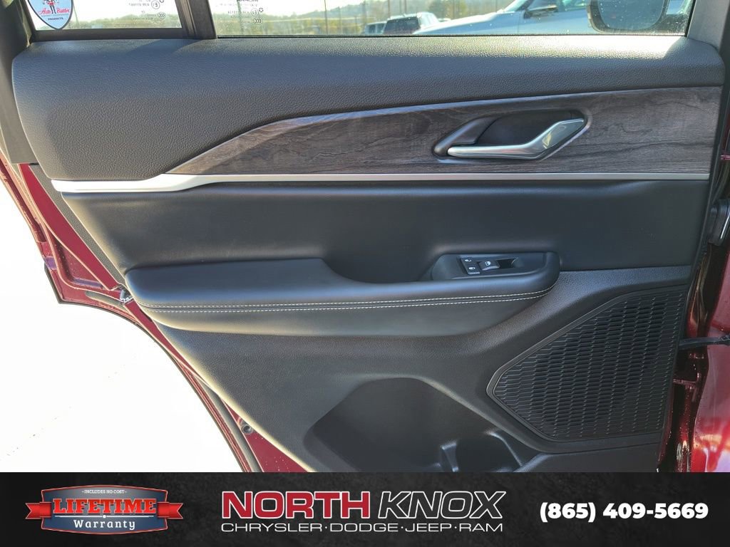 Used 2025 Jeep Grand Cherokee Limited image 15