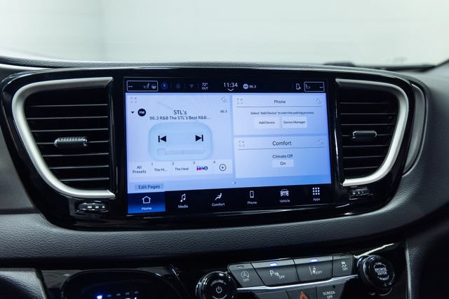 Used 2025 Chrysler Pacifica Select FWD image 16