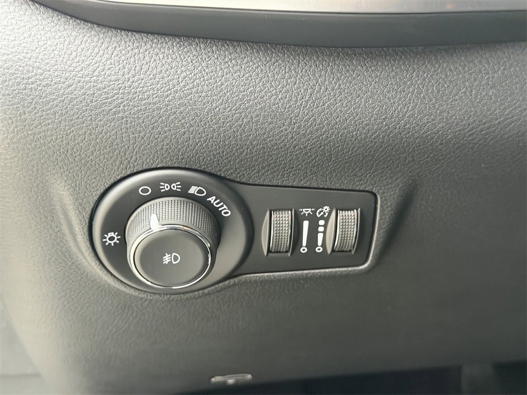 New 2026 Jeep Compass Latitude image 14