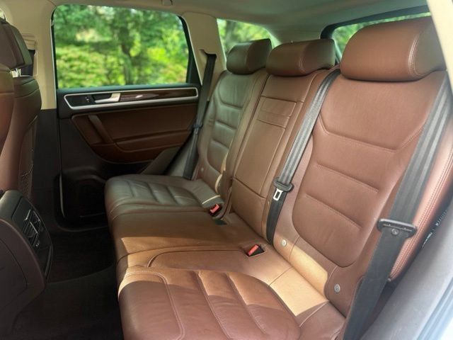 Used 2013 Volkswagen Touareg TDI AWD/4WD image 38