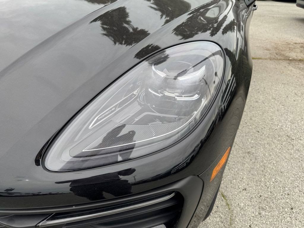 Used 2024 Porsche Macan AWD/4WD image 32