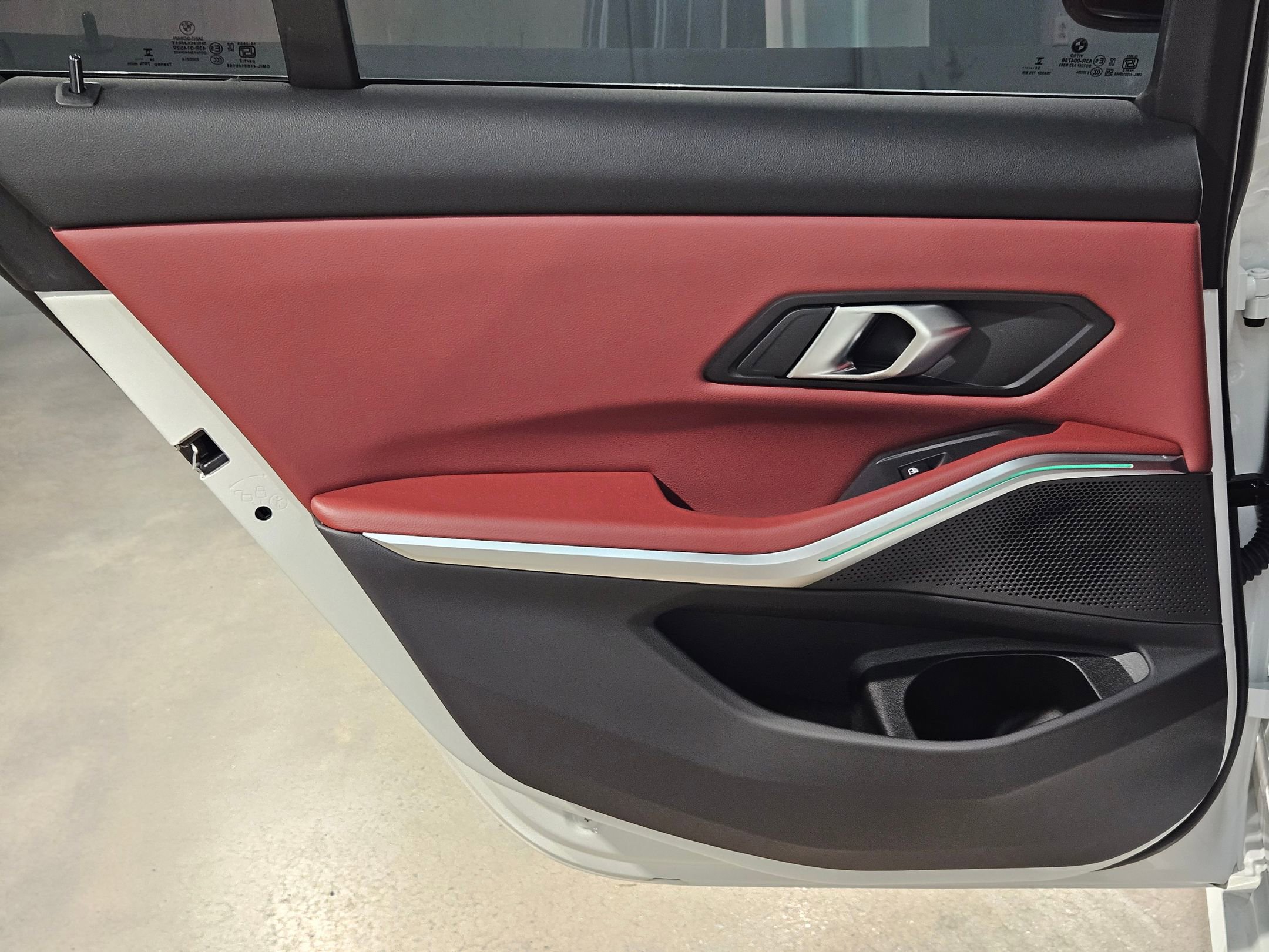 Used 2025 BMW 330i Sedan w/ Premium Package image 35