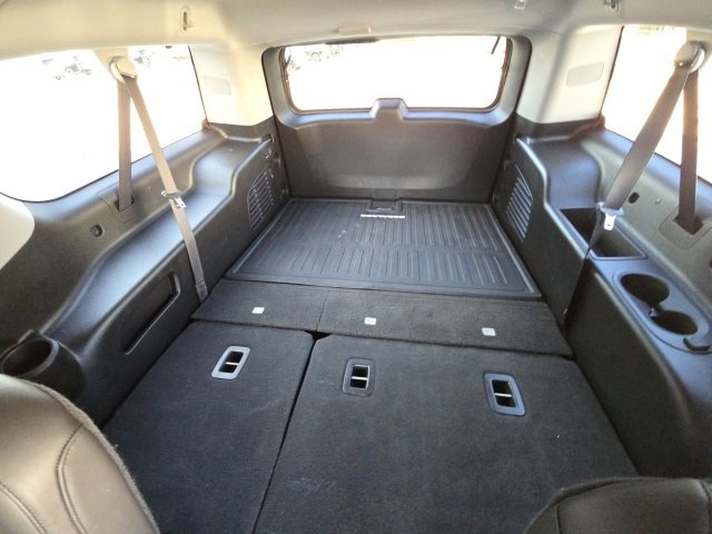 Used 2019 Cadillac Escalade ESV Luxury w/ Escalade Sport Edition image 17