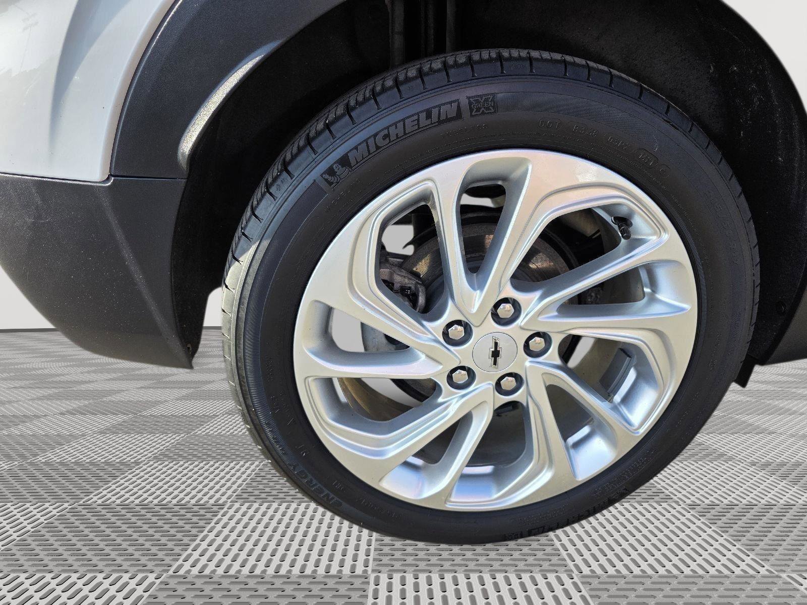 Used 2022 Chevrolet Bolt EUV LT w/ Comfort Package image 25