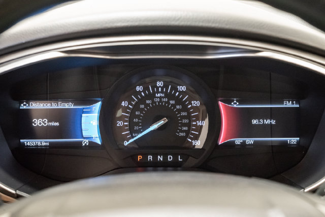 Used 2020 Ford Fusion SE FWD image 12