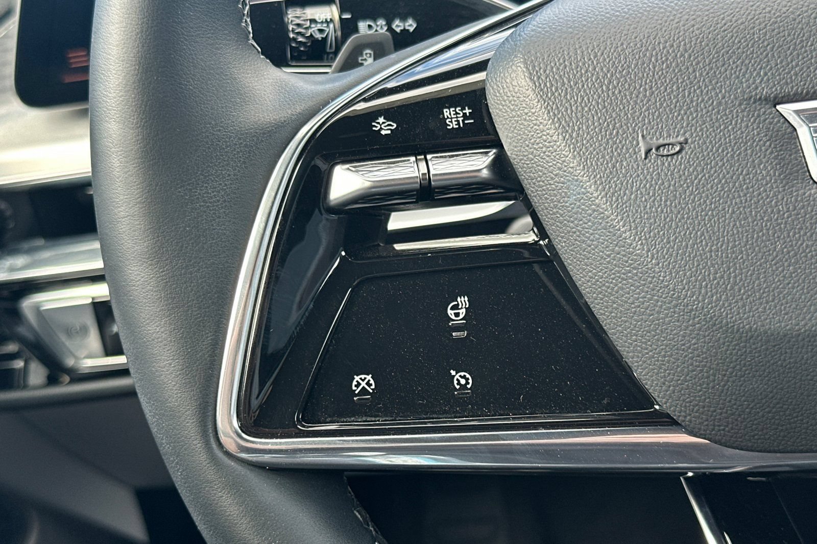Certified 2024 Cadillac Lyriq Sport RWD image 35
