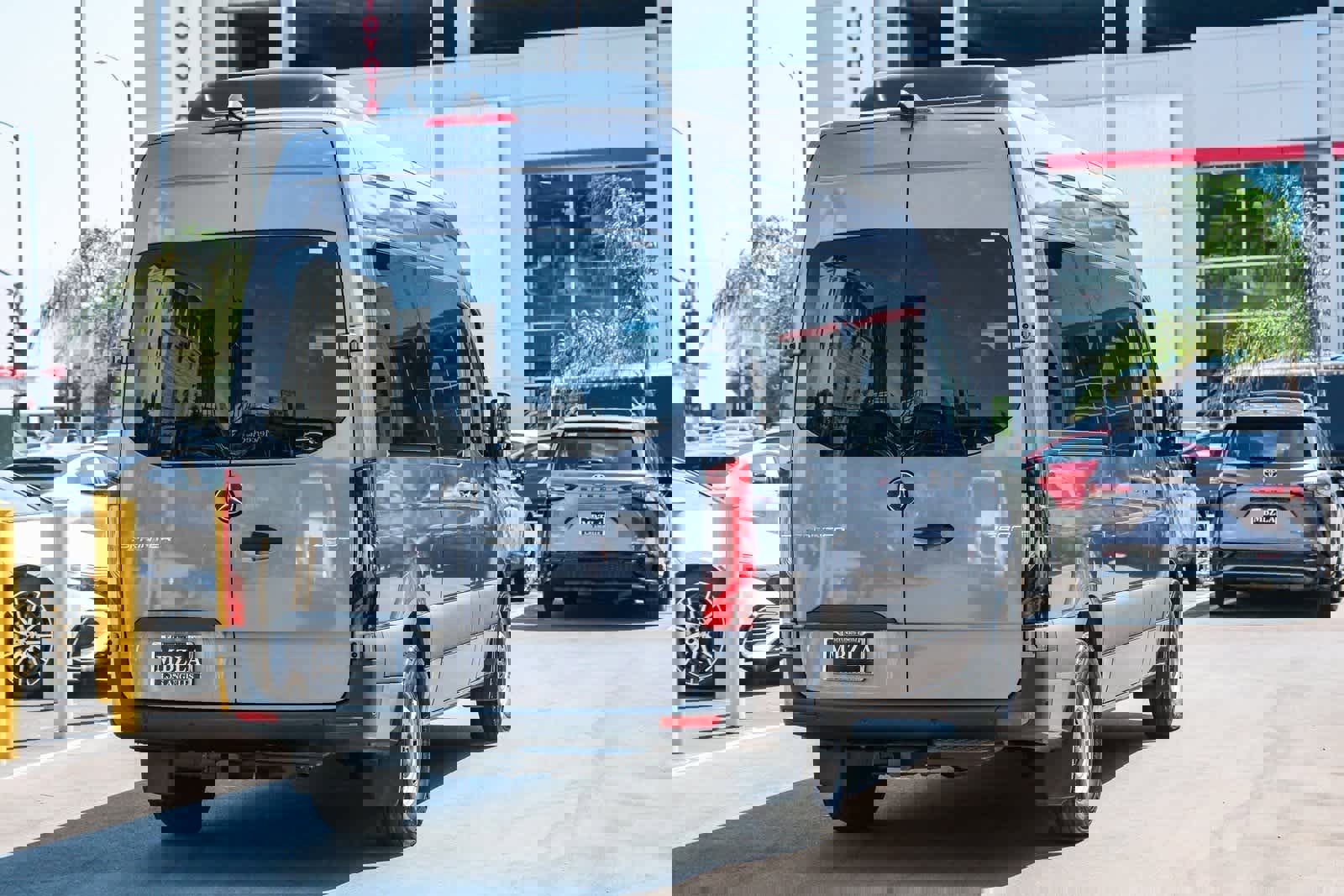 Used 2024 Mercedes-Benz Sprinter 2500 image 4