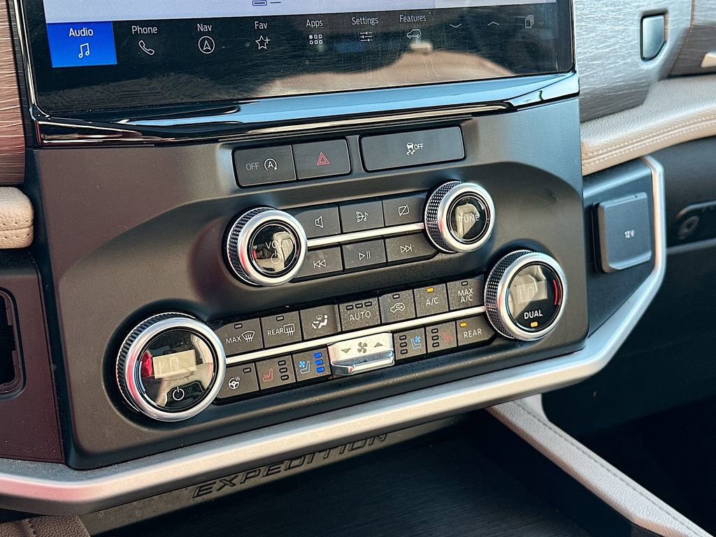 Used 2024 Ford Expedition Limited image 14