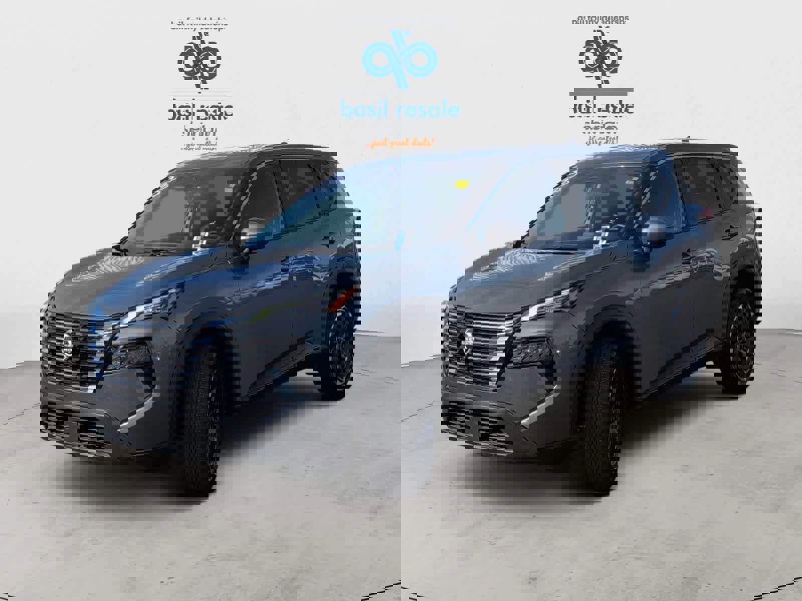 Used 2025 Nissan Rogue SV image 2