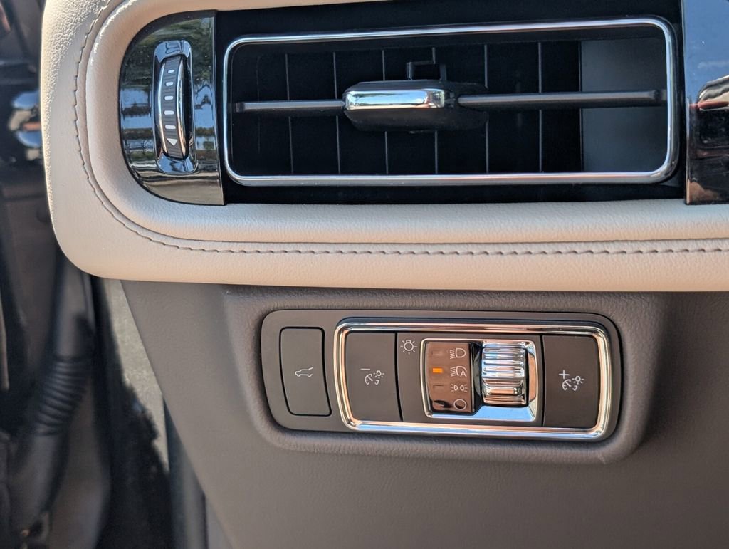 Used 2024 Lincoln Aviator Reserve w/ Equipment Group 201A image 27