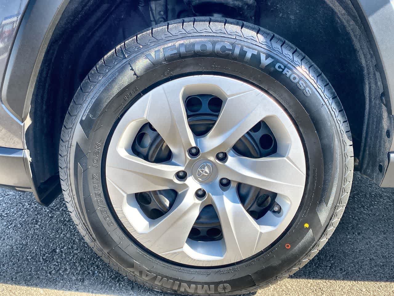 Certified 2025 Toyota RAV4 LE AWD/4WD image 10
