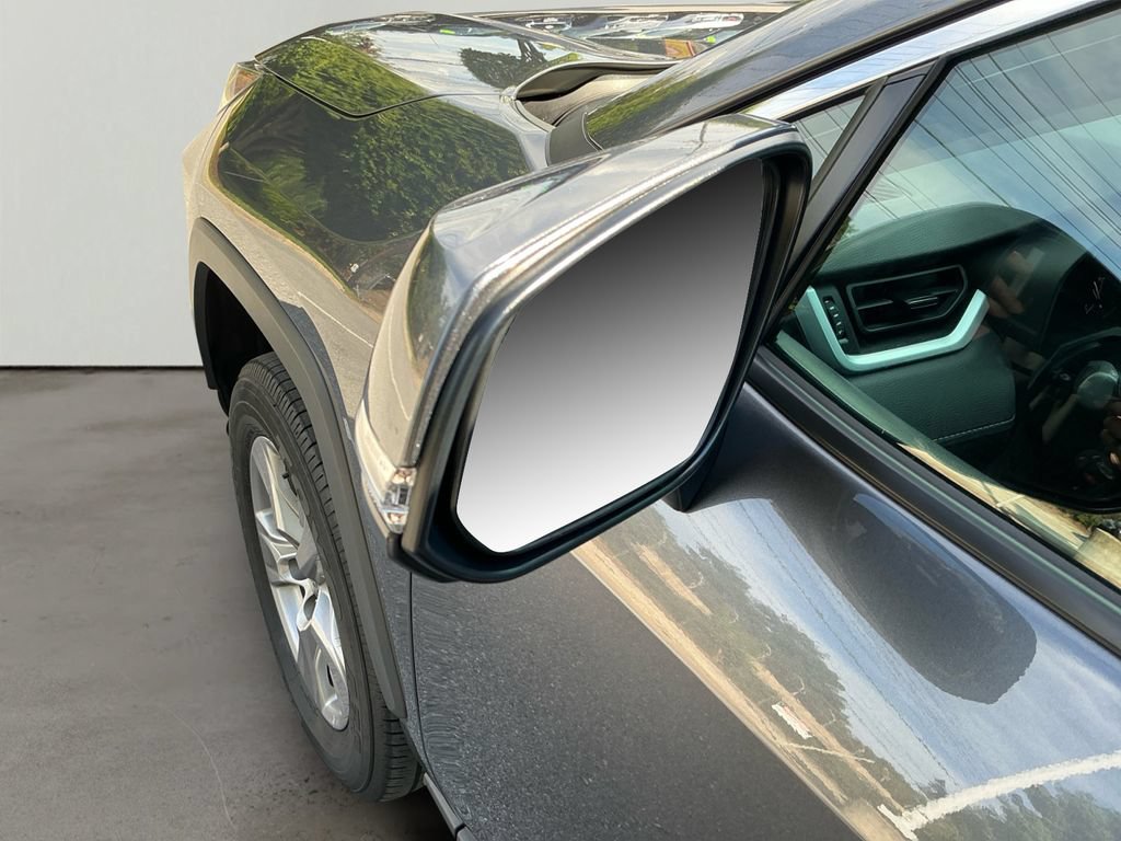 Used 2025 Toyota RAV4 XLE AWD/4WD image 11