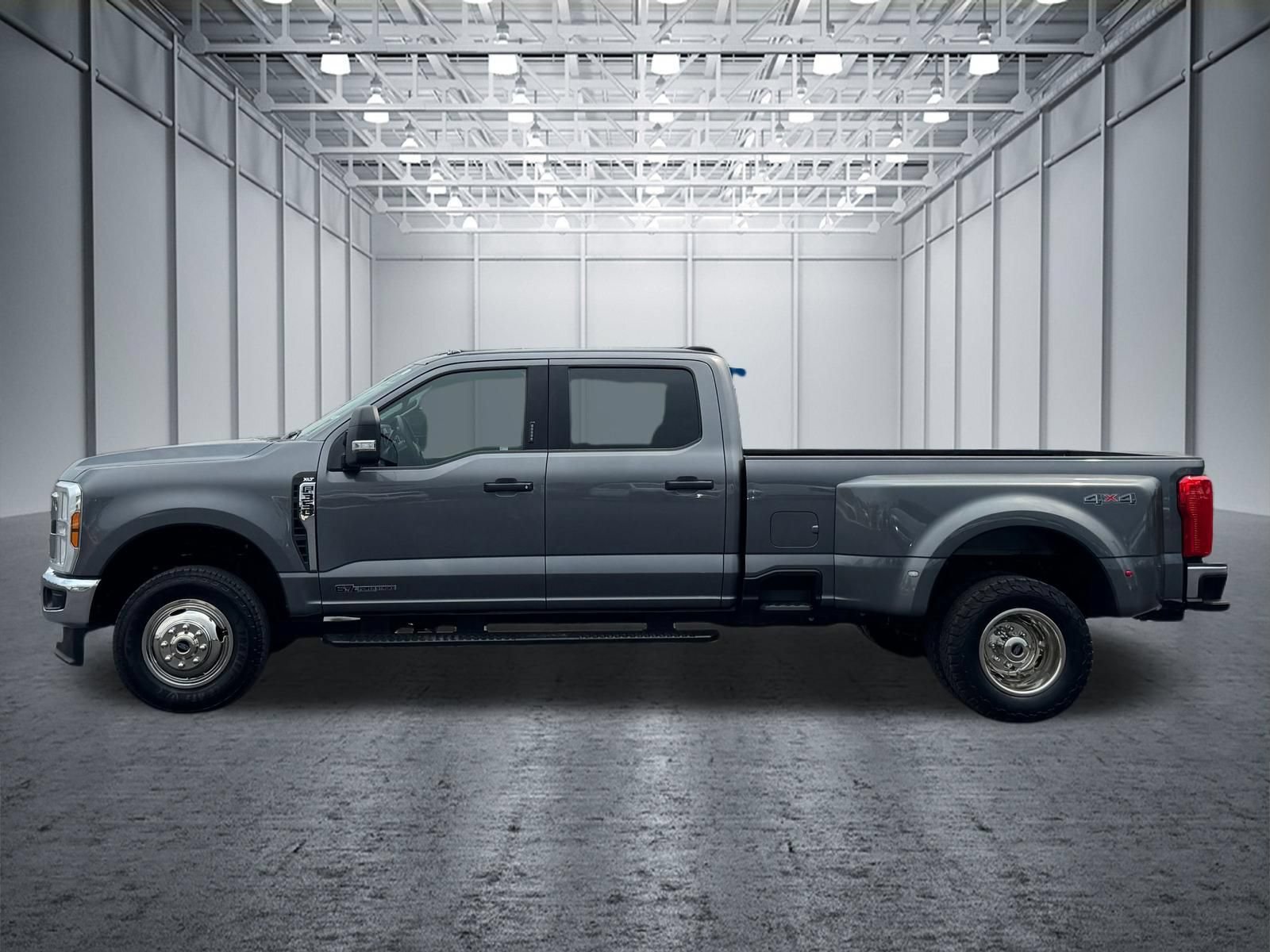 Used 2024 Ford F350 XLT AWD/4WD image 9