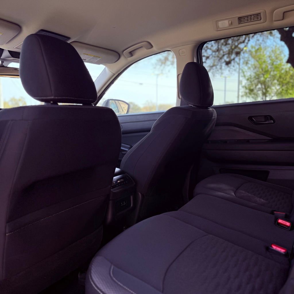 Used 2025 Nissan Pathfinder SV image 27