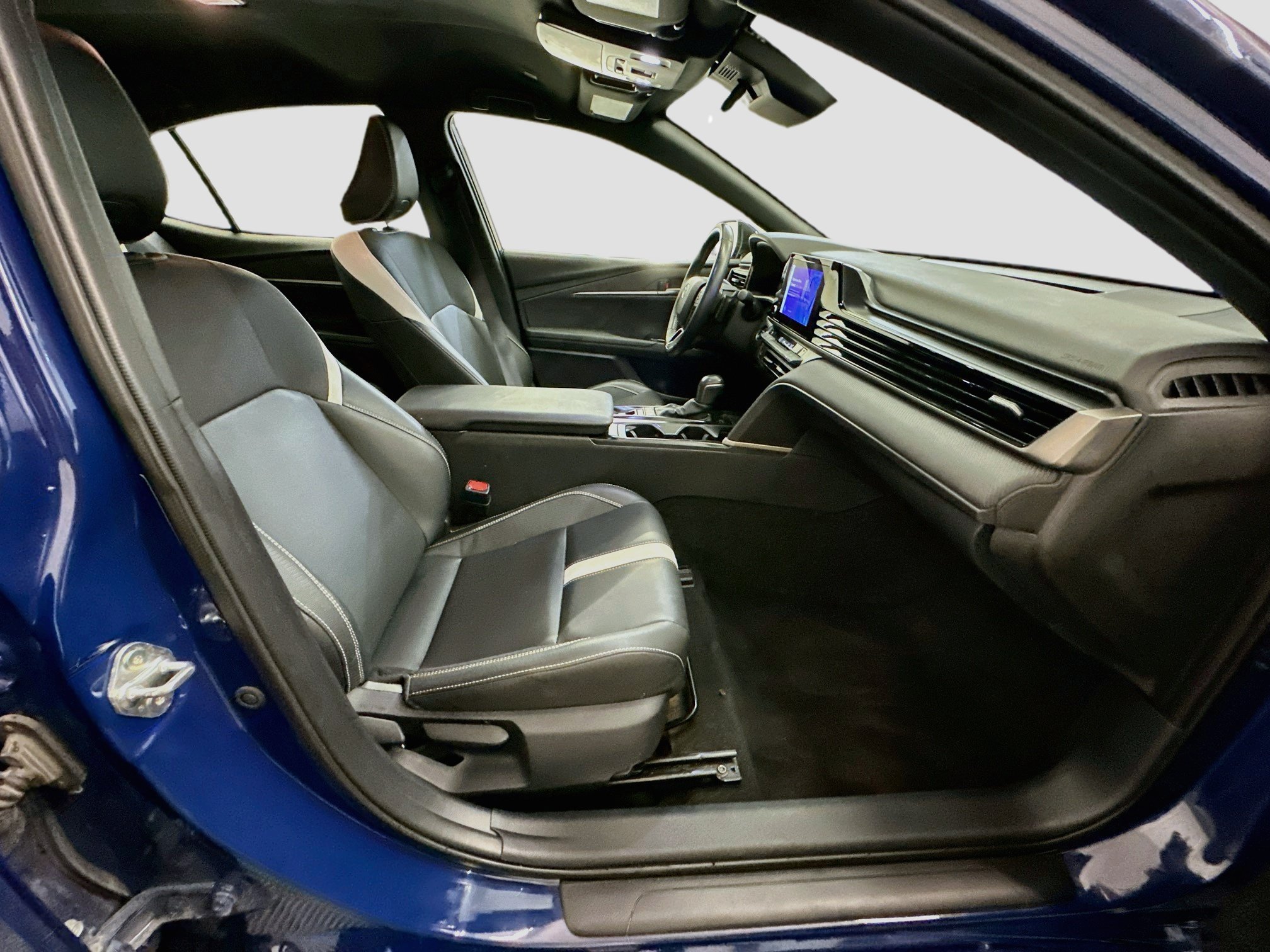 Used 2025 Toyota Camry SE FWD image 31