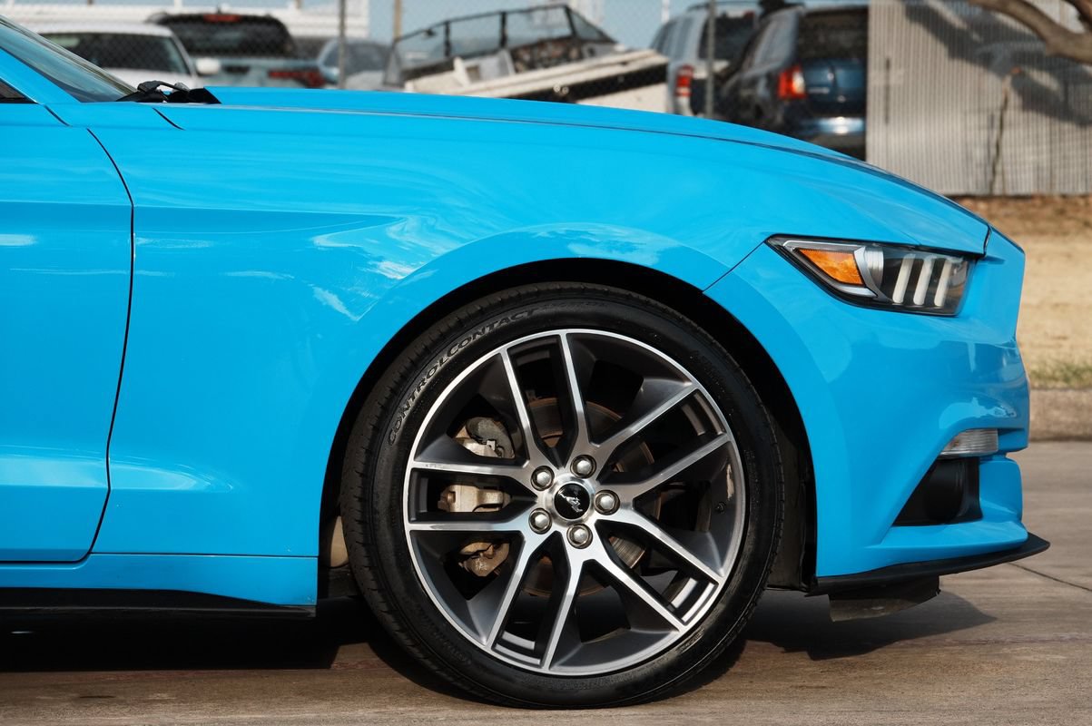 Used 2017 Ford Mustang Premium RWD image 28