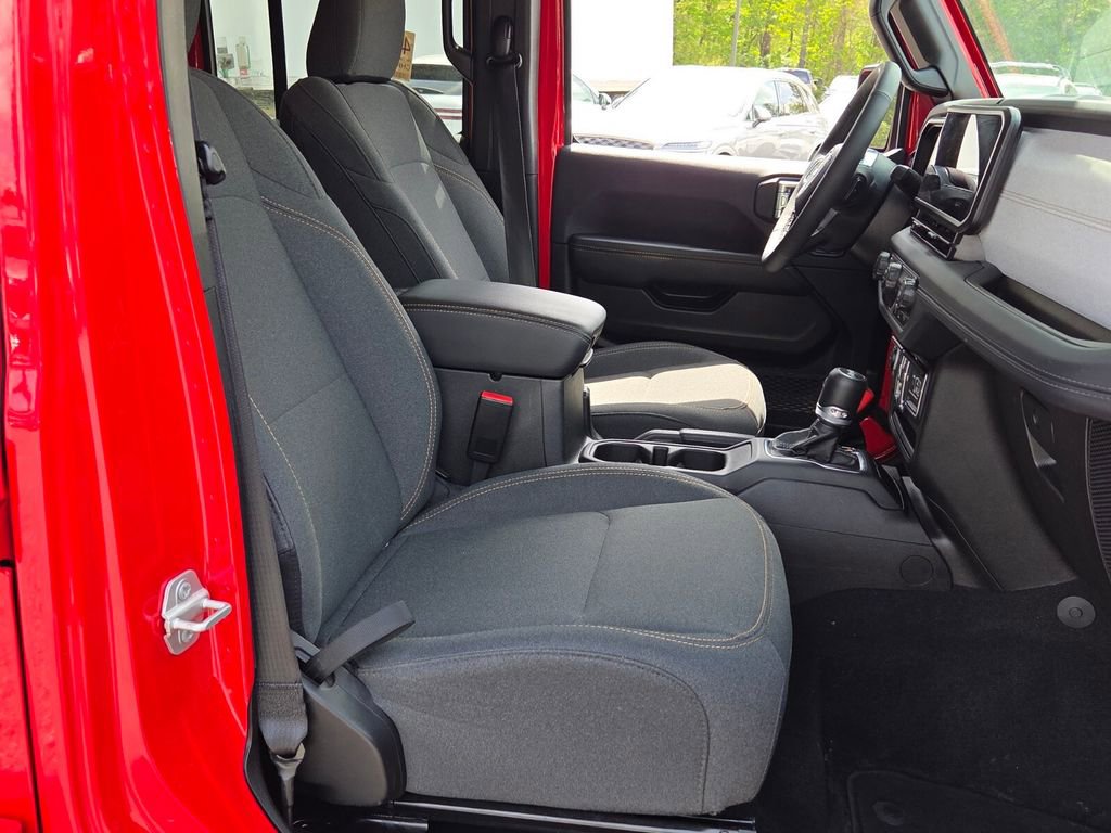 Used 2025 Jeep Wrangler Unlimited Sahara w/ Safety Group image 15