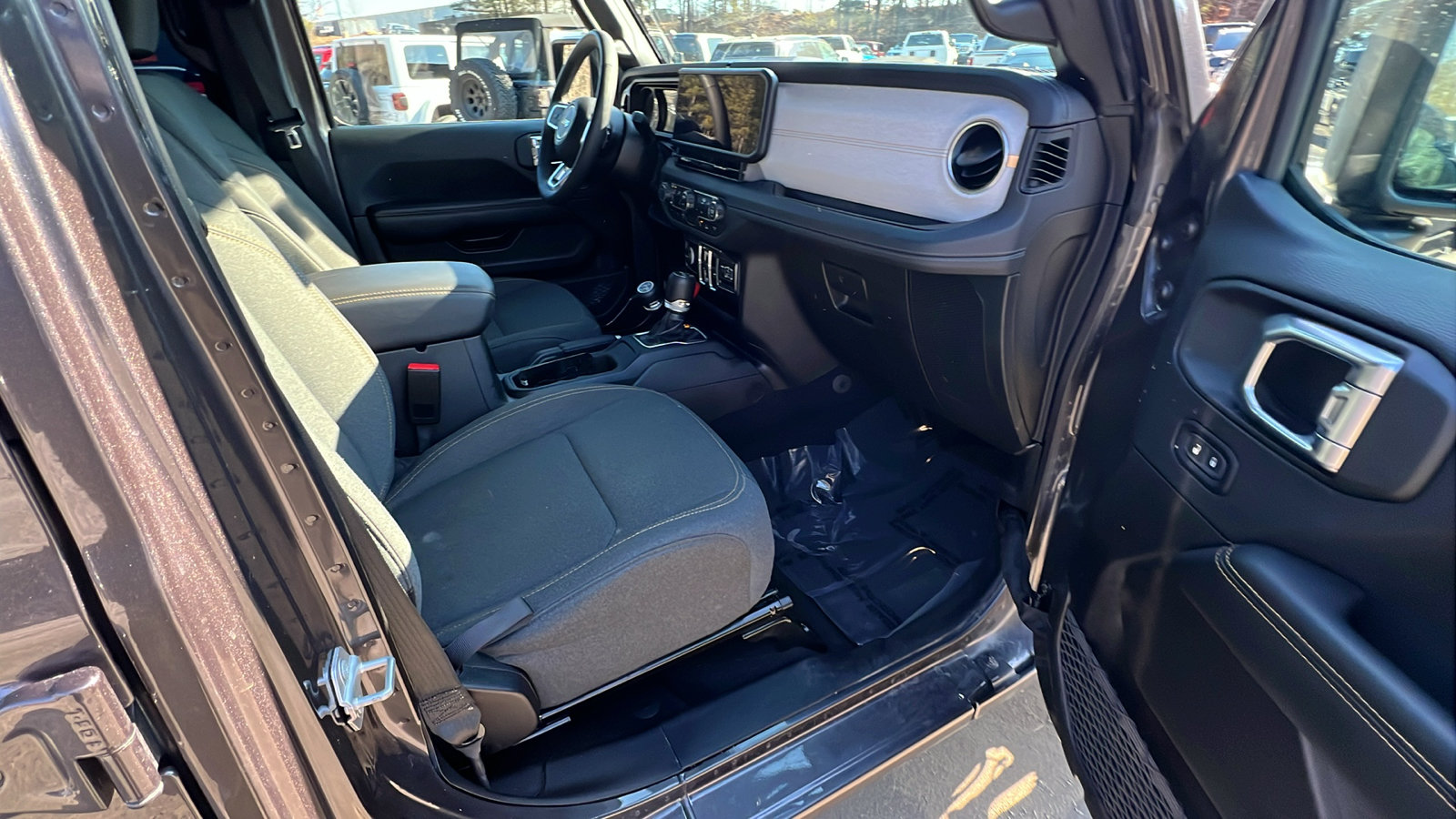 Used 2025 Jeep Wrangler Sahara 4xe w/ Safety Group AWD/4WD image 19