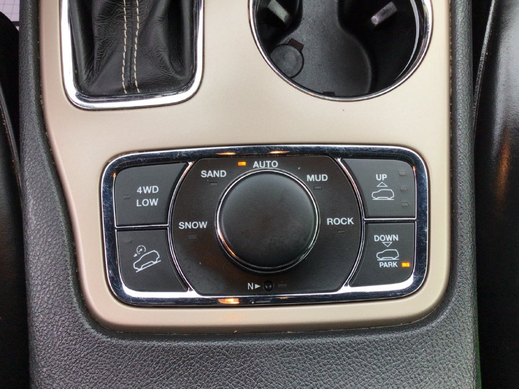 Used 2017 Jeep Grand Cherokee Overland AWD/4WD image 35