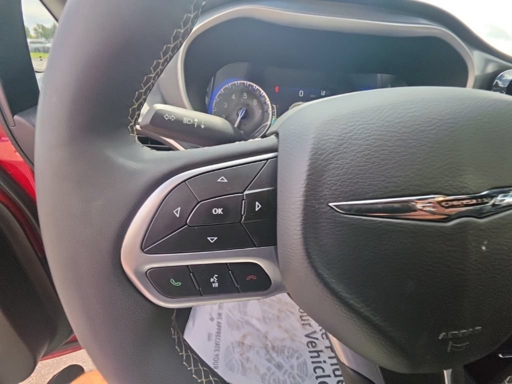 Used 2025 Chrysler Pacifica Select FWD image 15