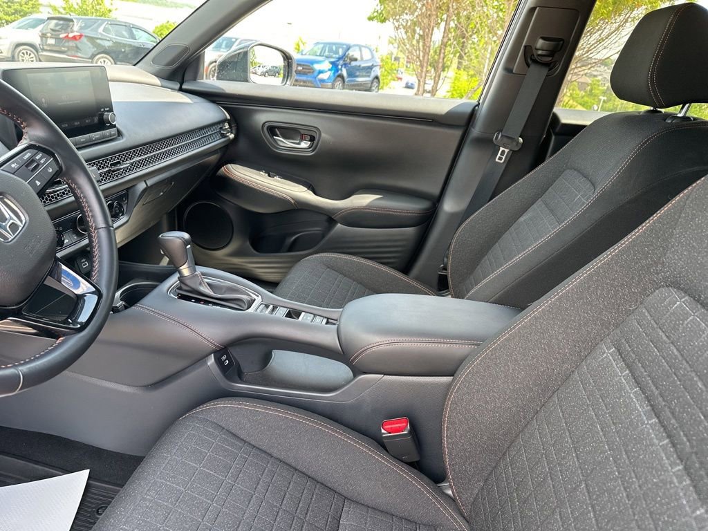 Used 2025 Honda HR-V Sport image 9